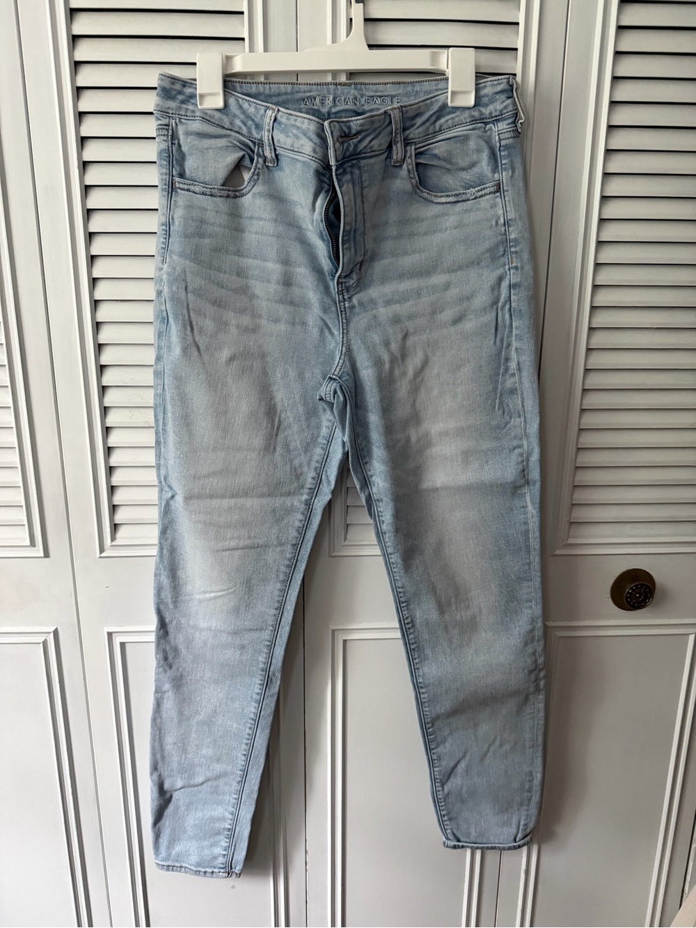 American Eagle- Light Wash Women’s Jeans size- 16 long